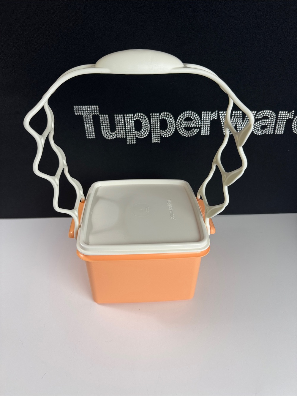 Tupperware Quartet With Handle Carry All 1.8L 8 Cup Taffy Orange